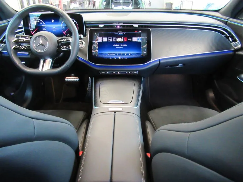mercedes-benz e-klasa 220 d amg line - slika 12