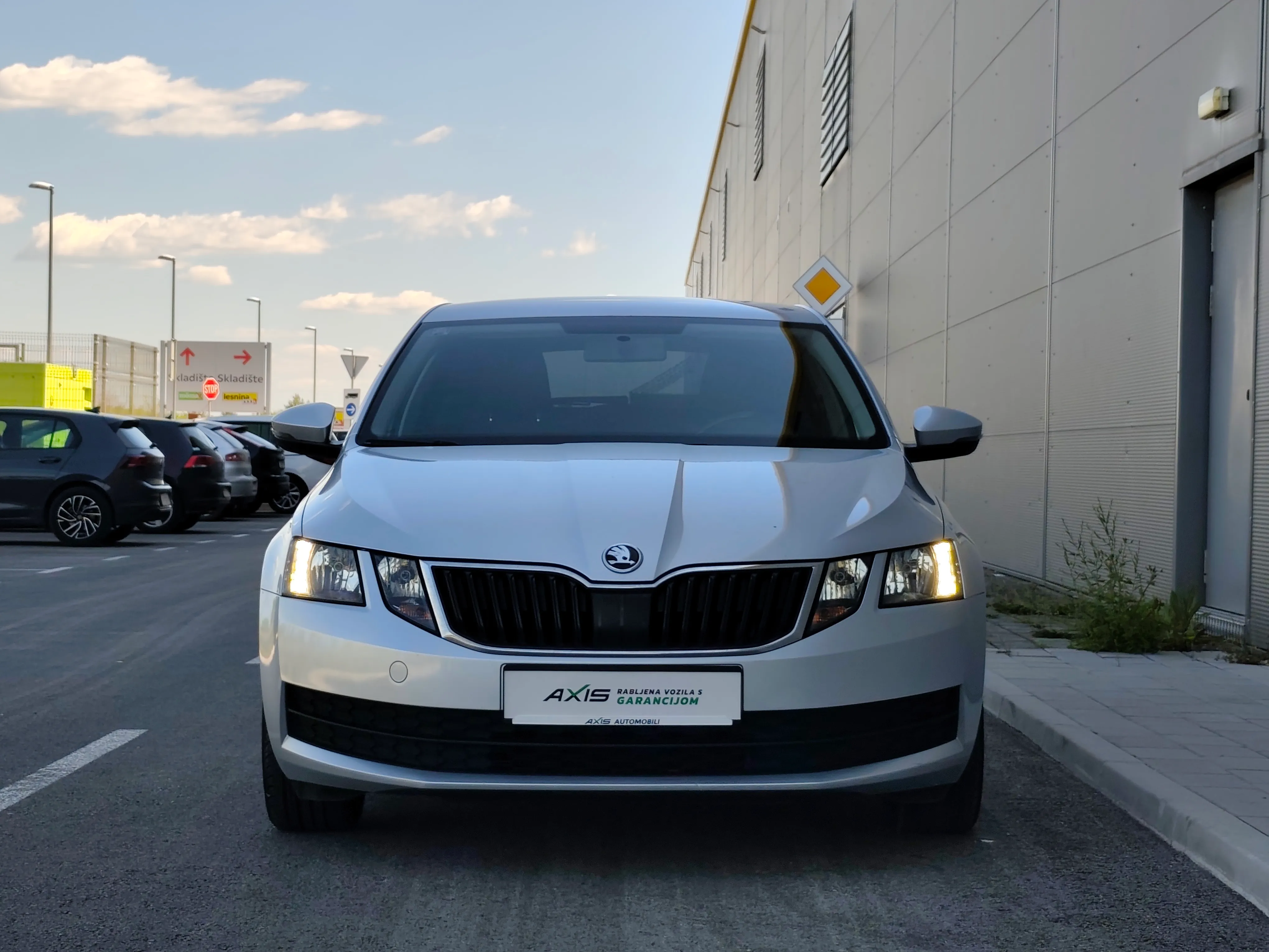 škoda octavia 1,6 tdi simply |hr auto |veliki servsi |odlično stanje - slika 17
