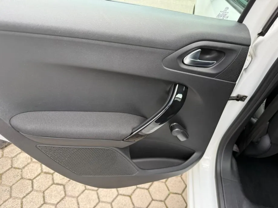 peugeot 208 1,5 bluehdi, navi, klima, tempomat, 4x garancija!!! - slika 21