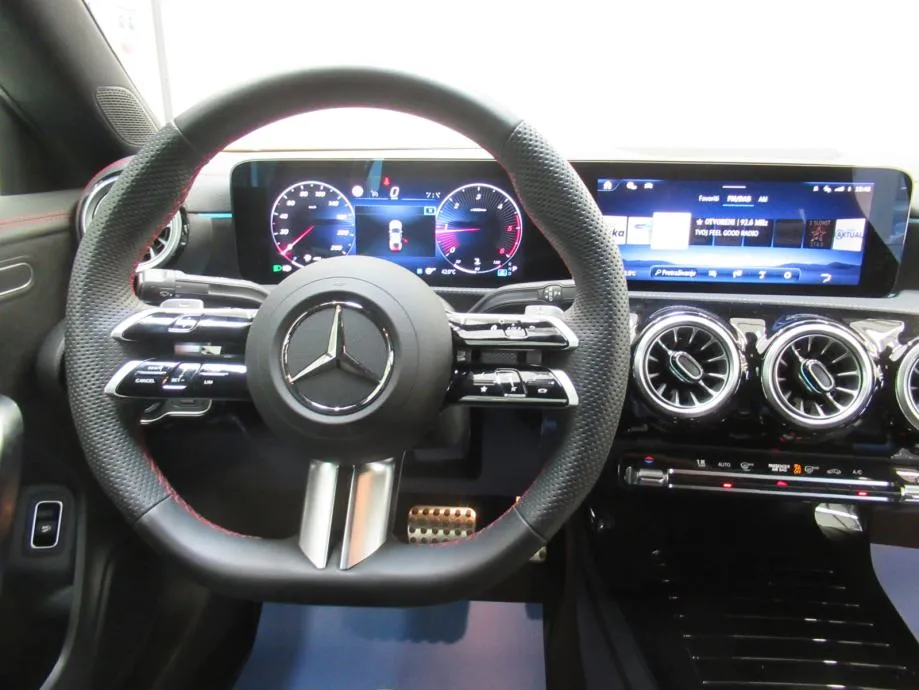 mercedes-benz cla 200 d amg line/keyless/panorama/multibeam led/19" - slika 13
