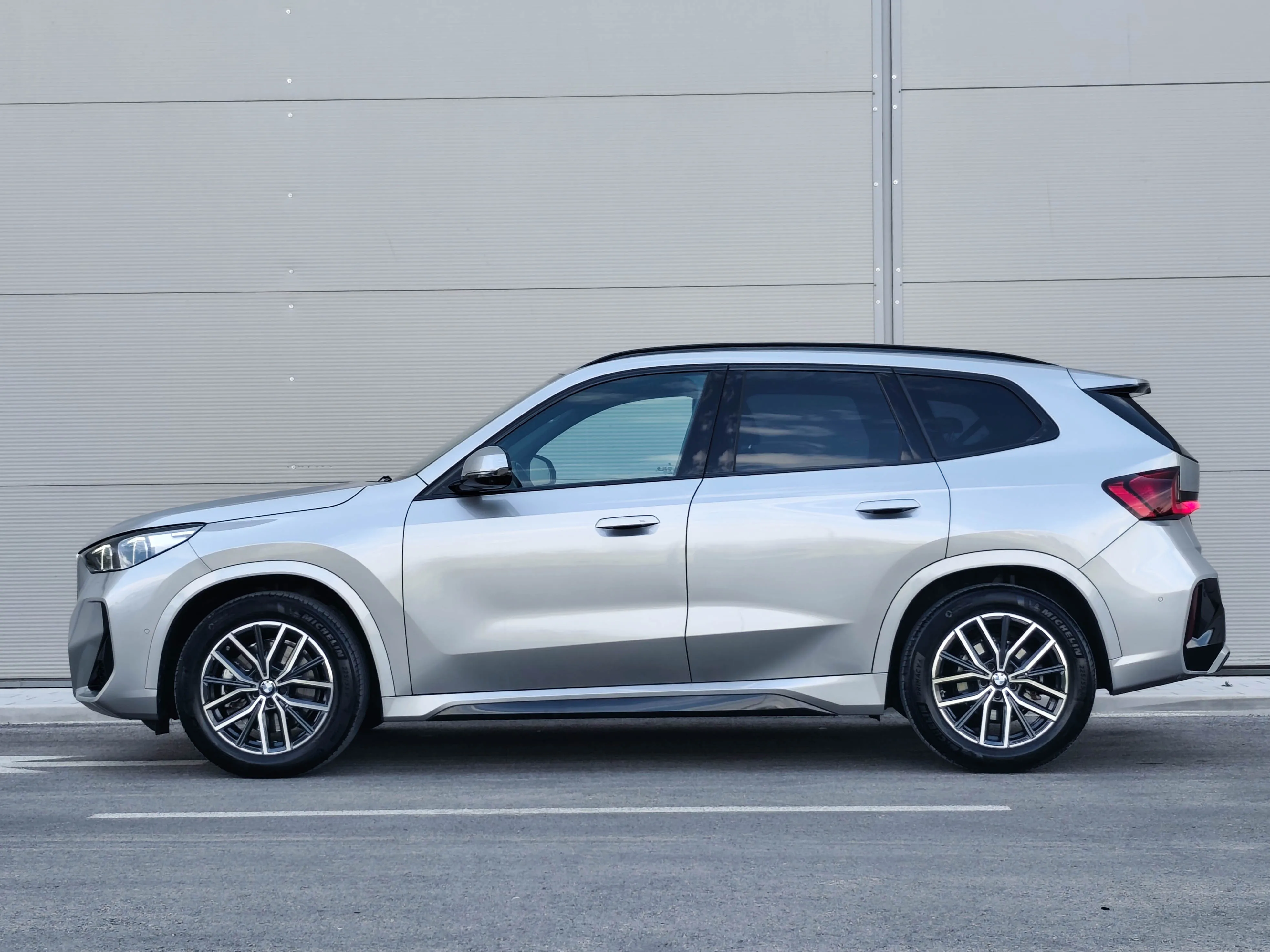 bmw x1 xdrive23i m paket |head up |kuka |18''alu |driving assist pro - slika 4