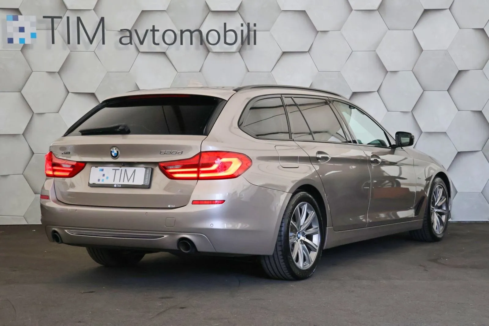 bmw serija 5 touring: 520da xdrive sportline 191km adapt.led virtual - slika 3