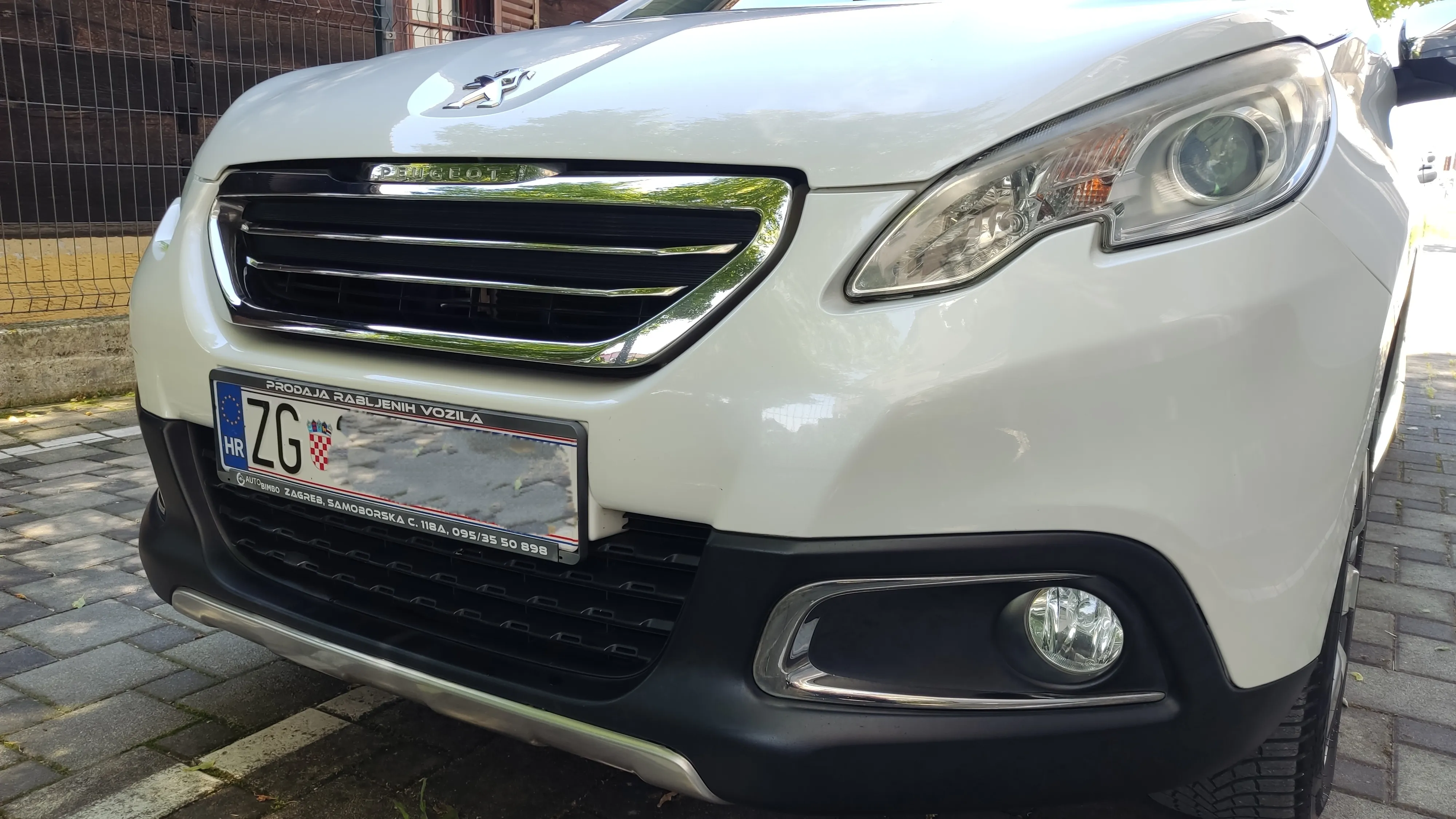 peugeot 2008 1,2 allure - slika 3
