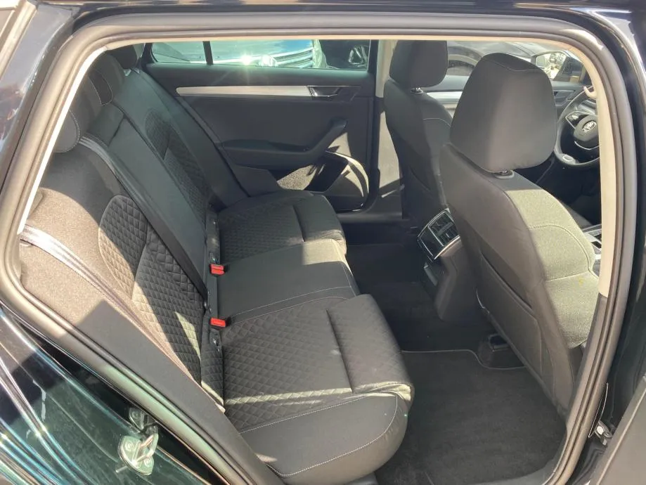 škoda superb combi 1,4 tsi plug-in hybrid executive dsg 4xgarancije - slika 22
