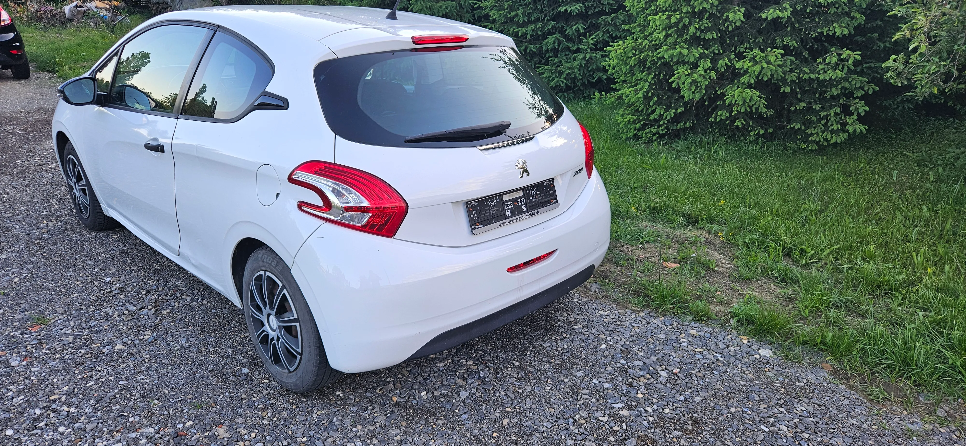 peugeot 208 1.2 vti 82ks - slika 5