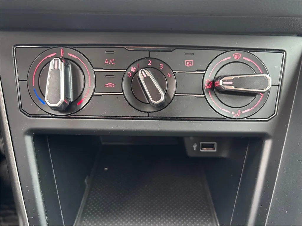 vw polo 1,6 tdi - slika 12