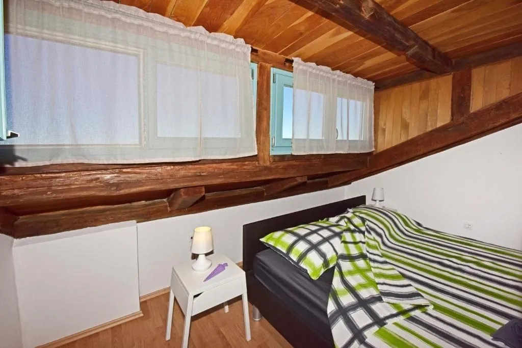 gedići -prekrasan stan na prodaji sa pogledom na more (prodaja) - slika 18