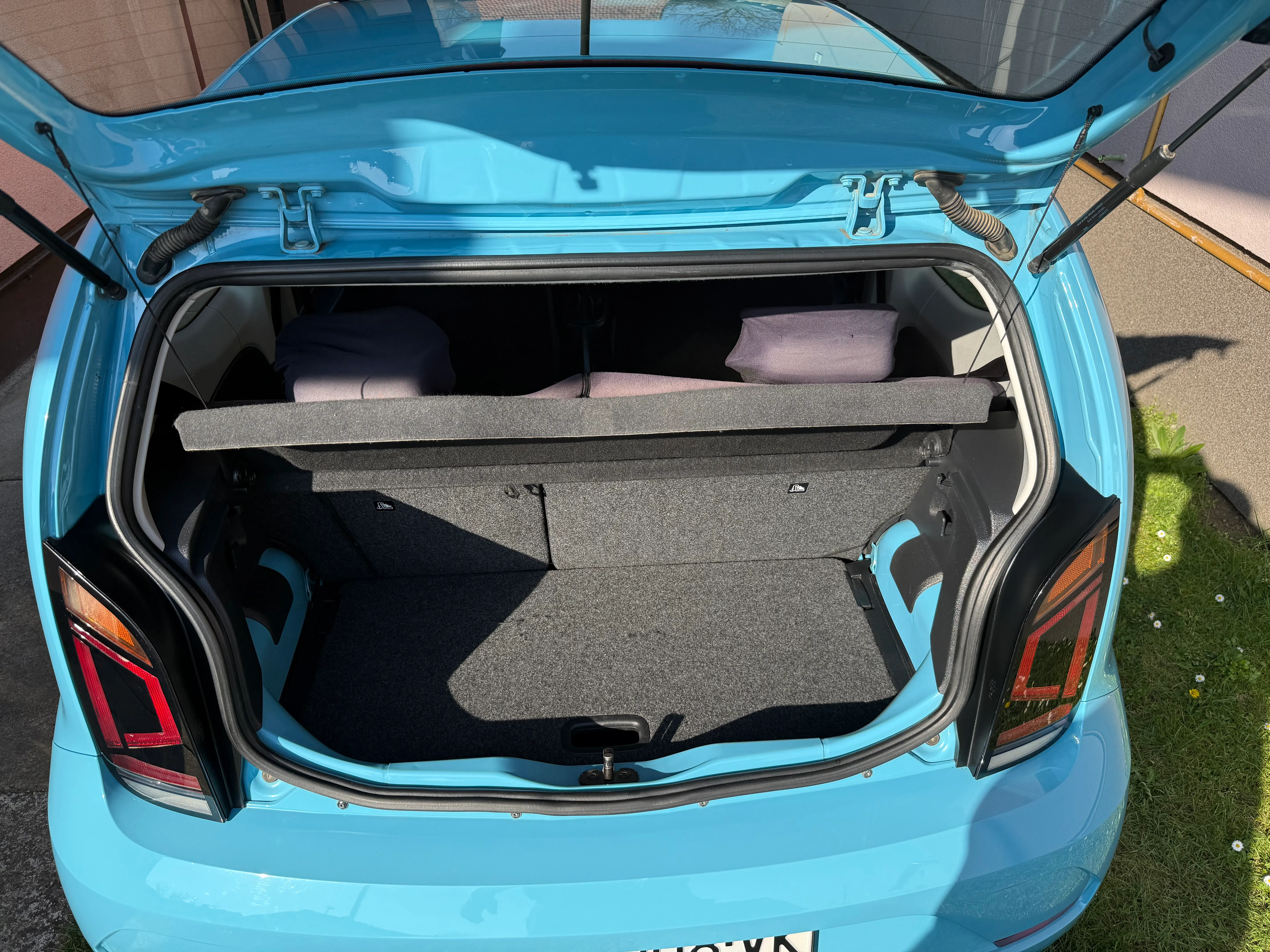 prodajem vw up! - slika 7