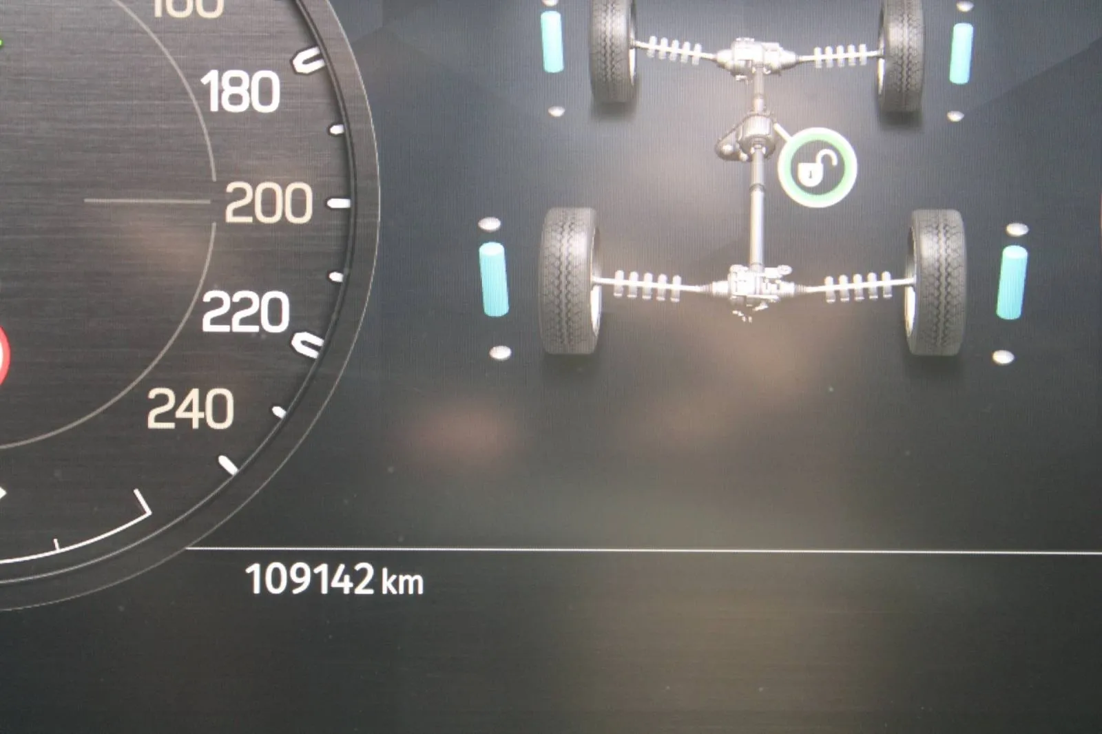 land rover defender 110 x-dynamic hse 3.0d 300ks awd - slika 22