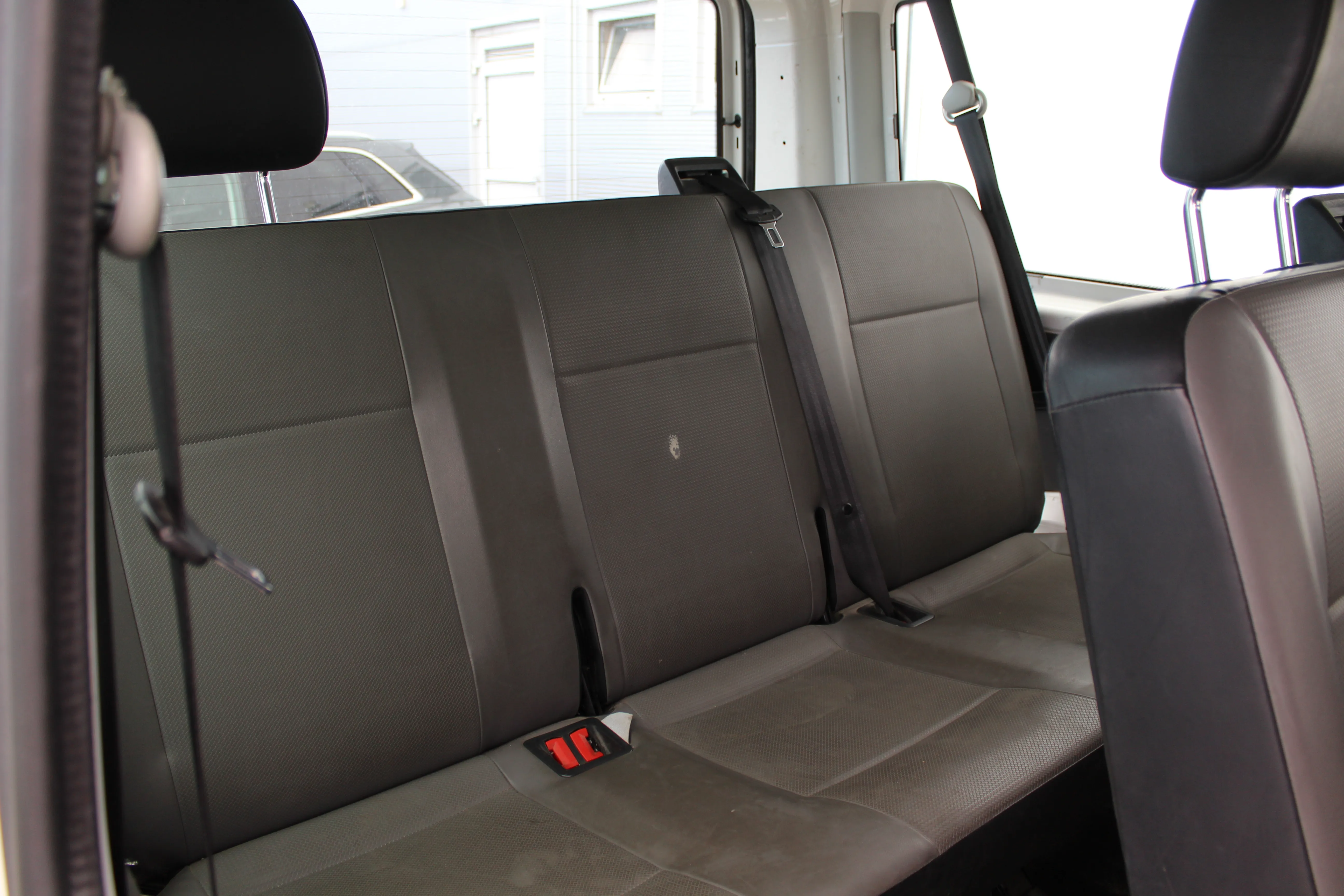vw transporter kombi 2.0 tdi - slika 12