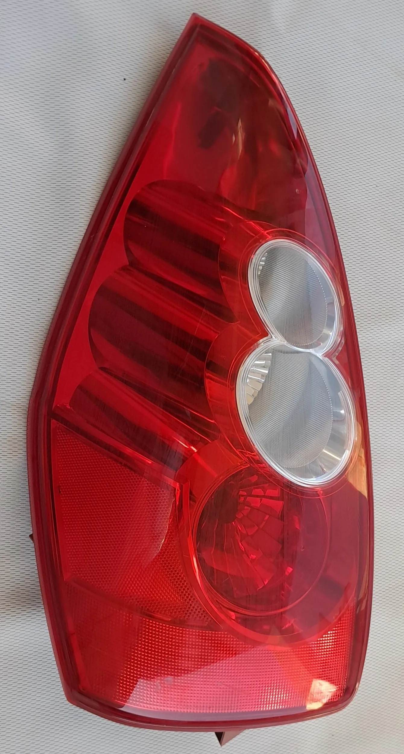mazda 5 - stražnja lijeva lampa - slika 3