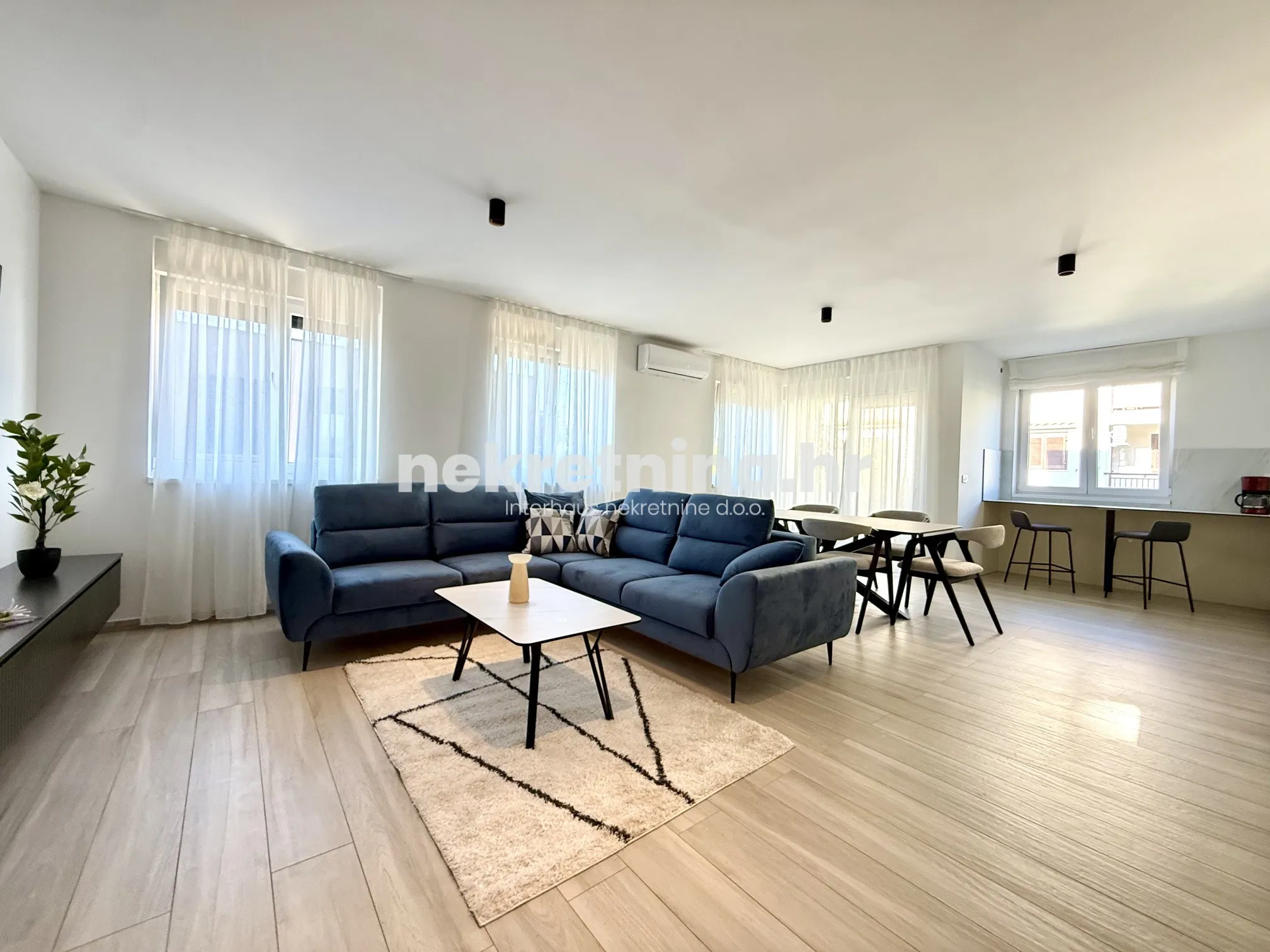 prodaja - trosobni stan: poreč, 105m2 + spremište 30m2, novogradnja - slika 2