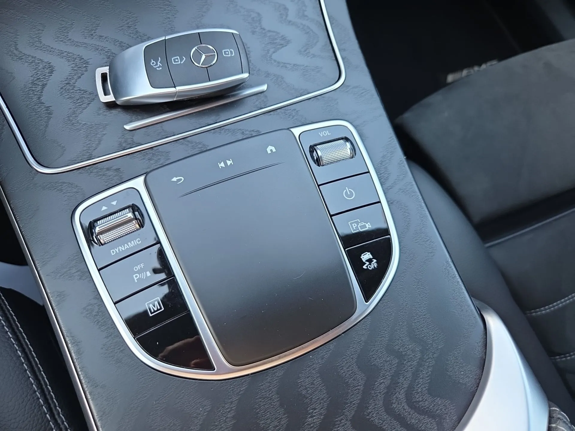 mercedes-benz glc plug-in hibrid 300de amg *registrirano* - slika 19