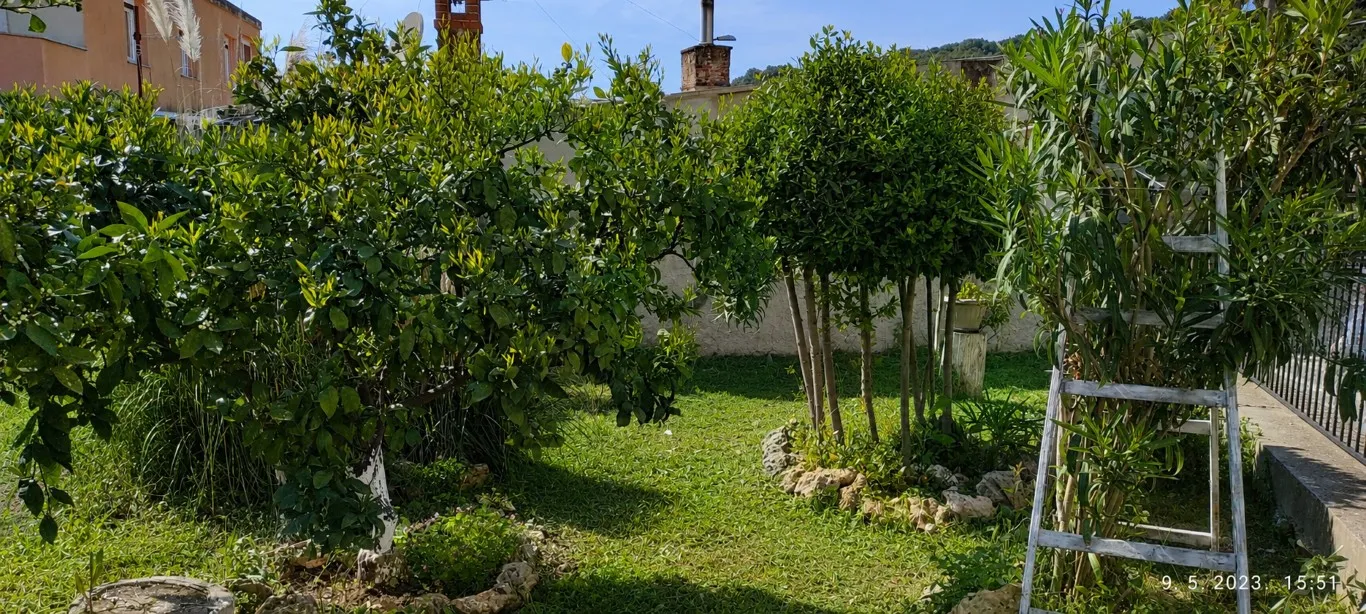 na prodaju je predivan dio autentične talijanske vile blizina arene. - slika 6