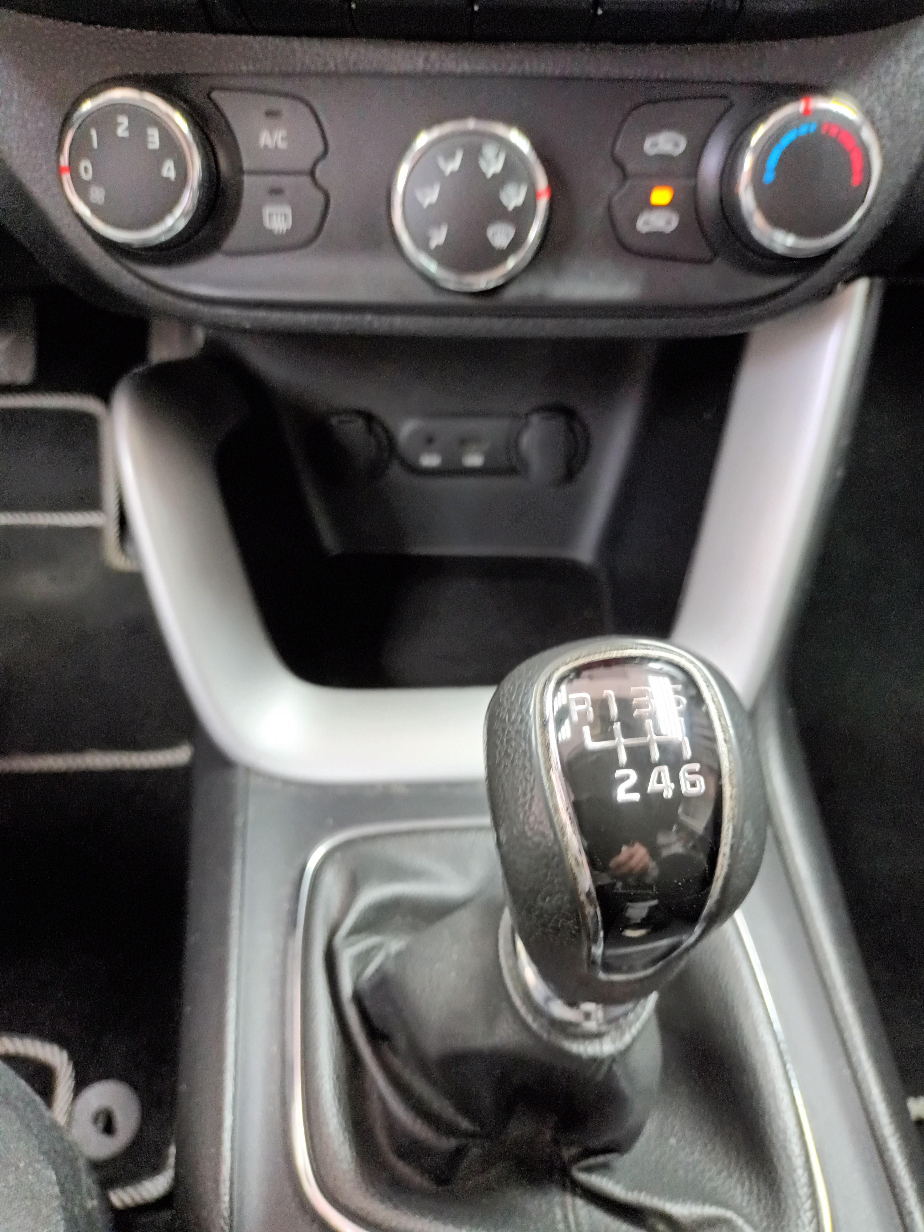 kia ceed 1,4 crdi 66kw 2015 godina reg.28.02.27.7000e,cijena fiksna. - slika 9
