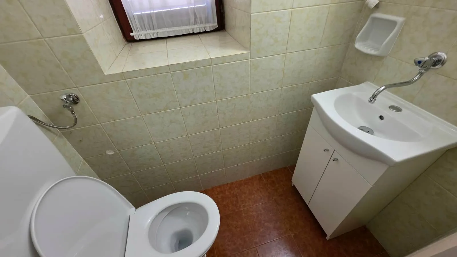 kuća od cca 110m2 na dva kata za smještaj do 6 radnika u okolici grada - slika 2