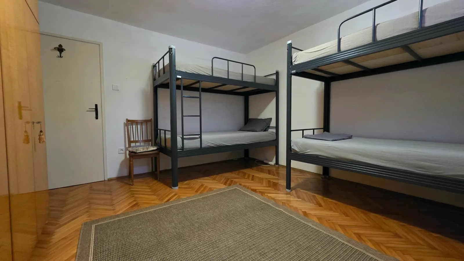 kuća od cca 110m2 na dva kata za smještaj do 6 radnika u okolici grada - slika 3