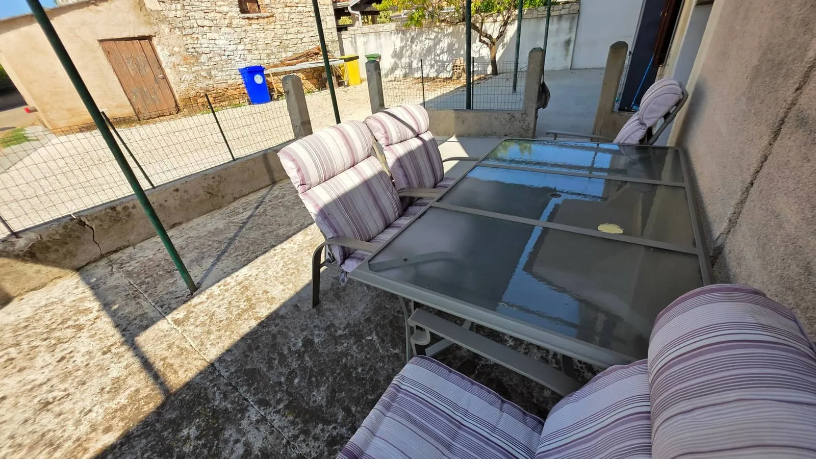 kuća od cca 110m2 na dva kata za smještaj do 6 radnika u okolici grada - slika 8