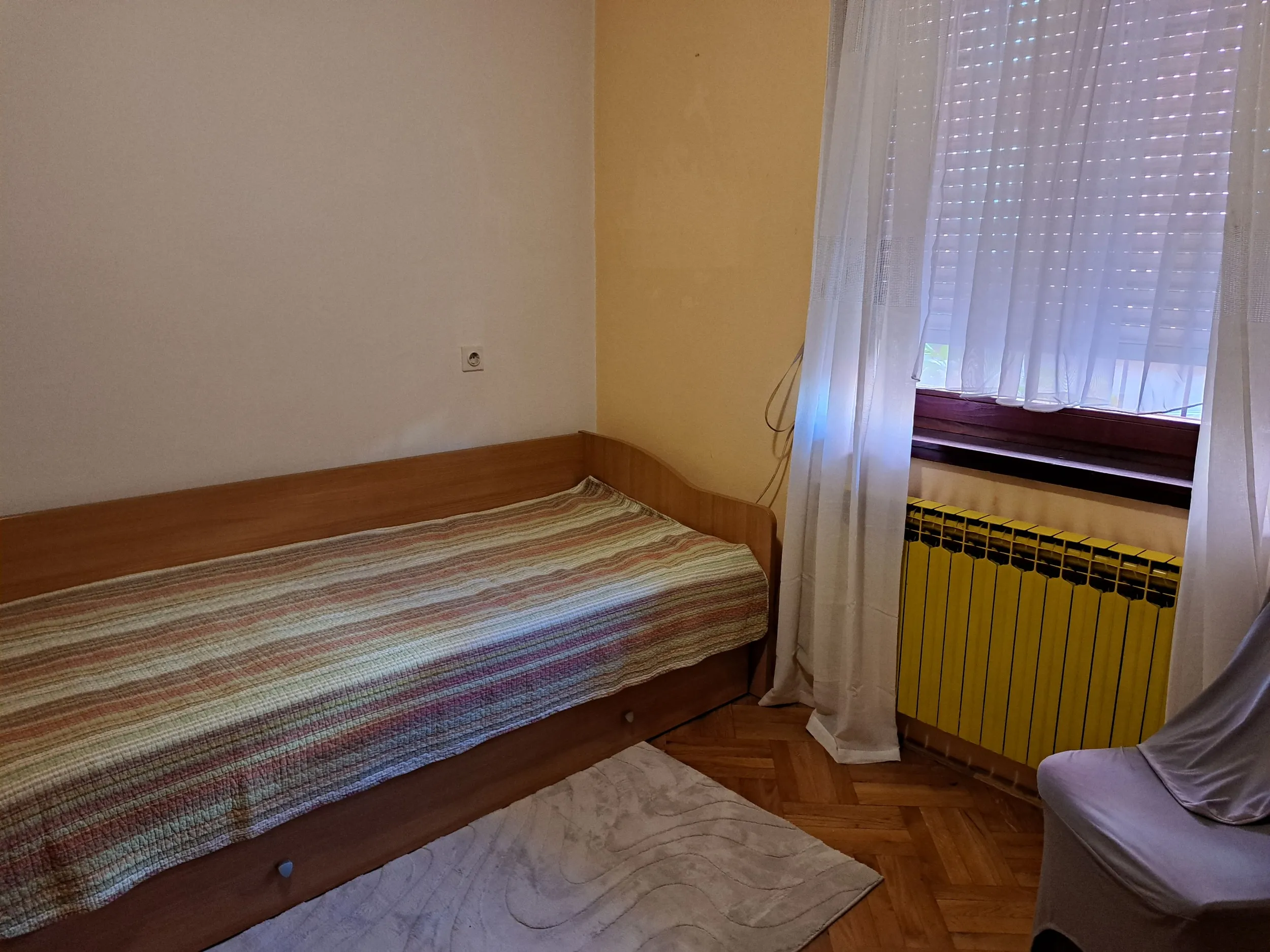 soba u velikom stanu uz cimerice,maksimir, 320e,režije se dijele, - slika 5