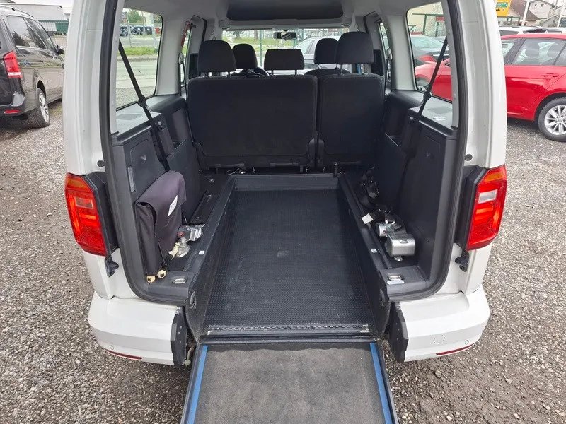 volkswagen caddy 2.0 tdi*rampa za osobe sa invaliditetom* - slika 11