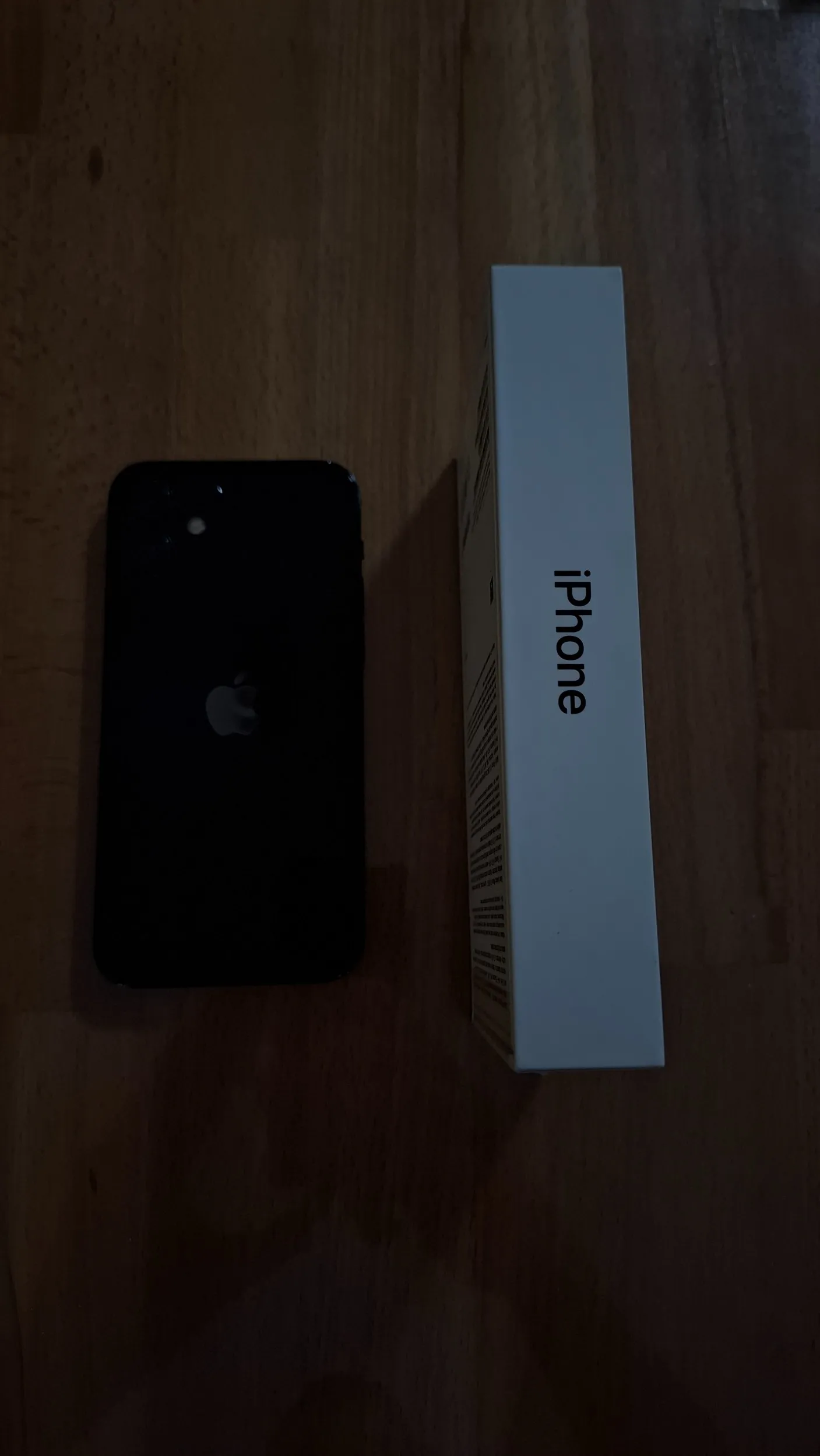 iphone 12 - crna boja - slika 2