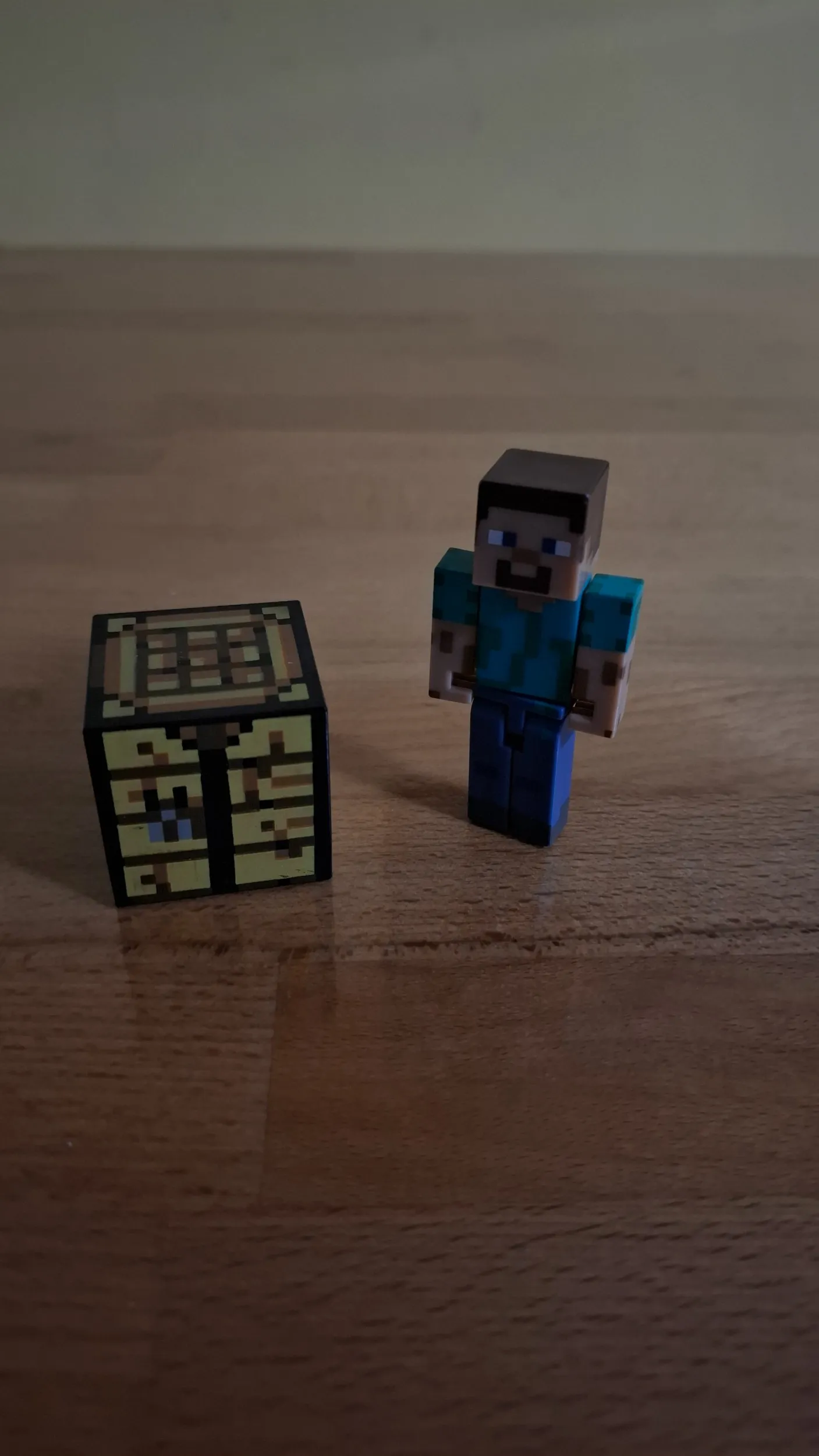 steve i crafting table figurice 2014 - minecraft - slika 1