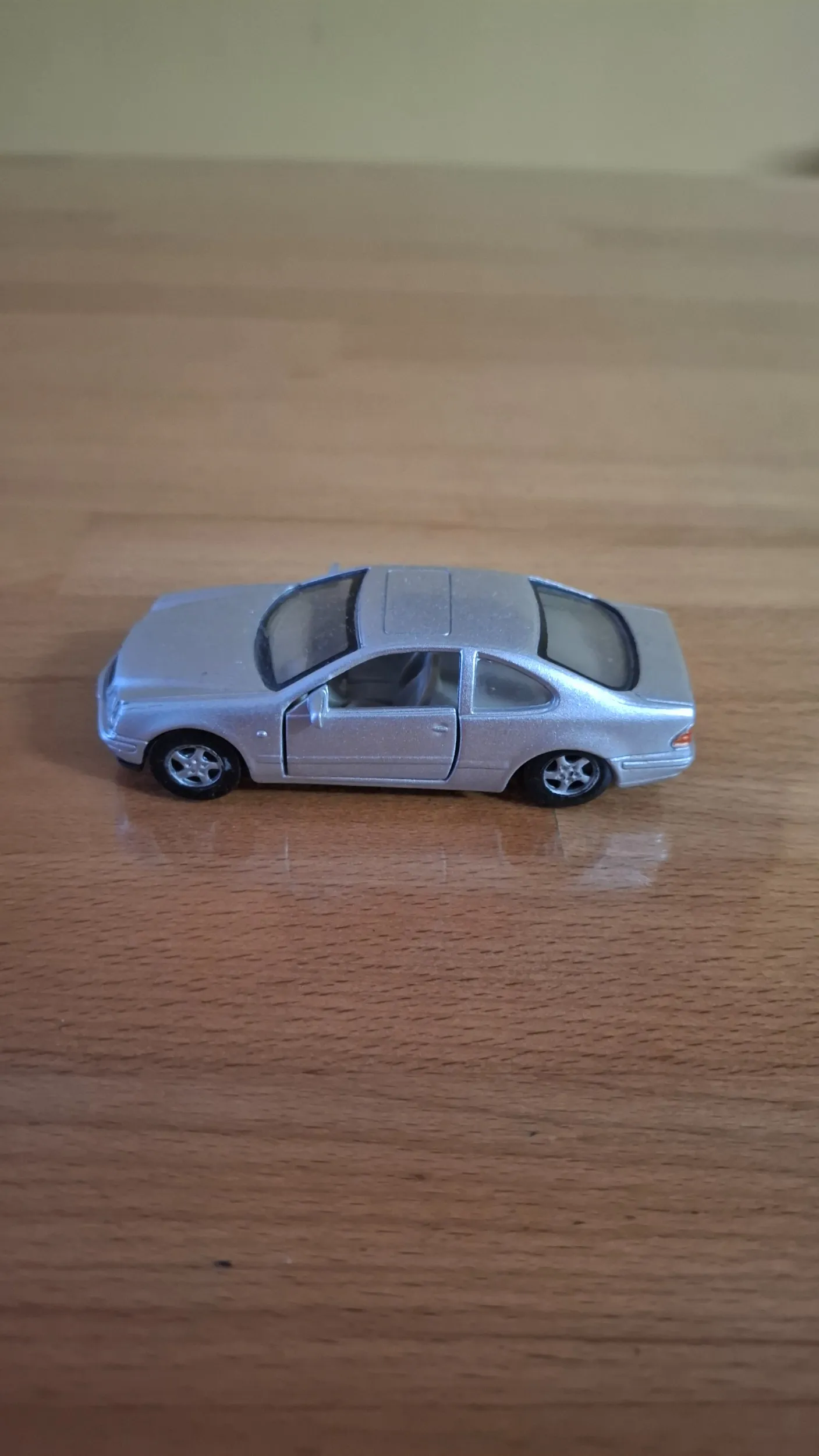 mercedes benz 1:43 model auta - slika 2