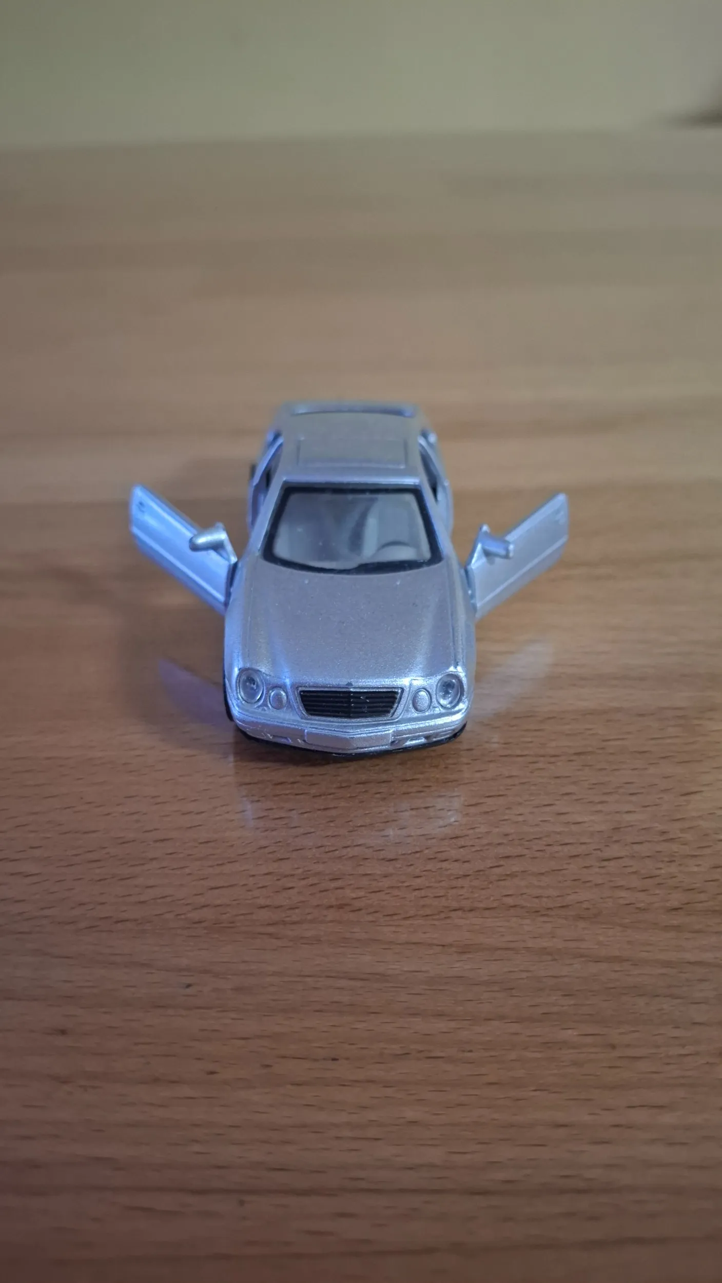 mercedes benz 1:43 model auta - slika 4