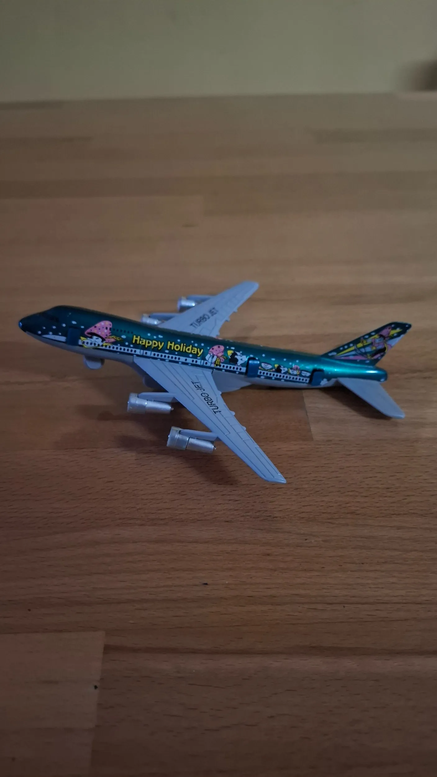avion happy holiday - slika 3