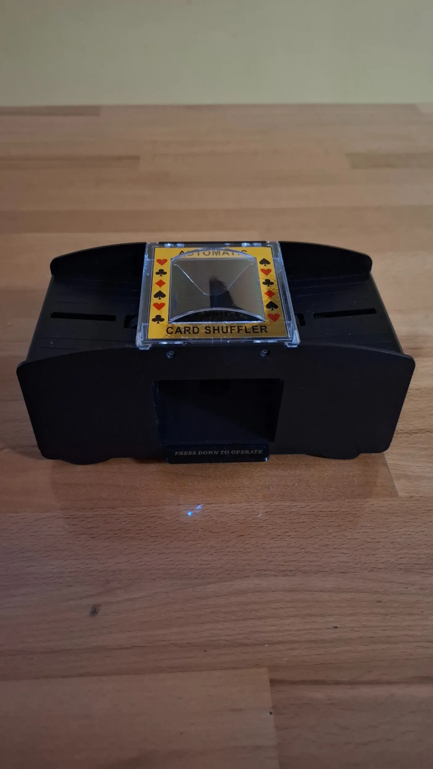 Automatski card shuffler