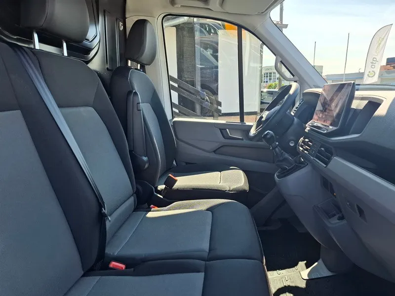 volkswagen crafter 2.0 tdi*140ks*klima*park.kamera*2025.g. - slika 9