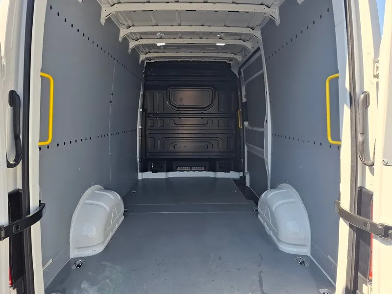 volkswagen crafter 2.0 tdi*140ks*klima*park.kamera*2025.g. - slika 6