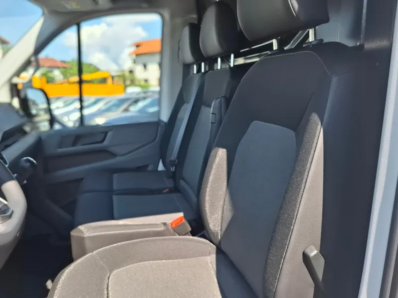 volkswagen crafter 2.0 tdi*140ks*klima*park.kamera*2025.g. - slika 8