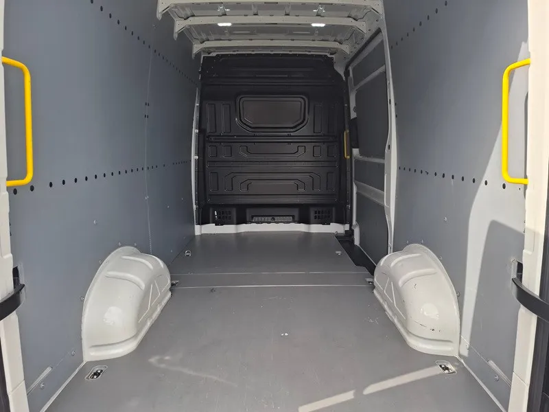 volkswagen crafter 2.0 tdi*140ks*klima*park.kamera*2025.g. - slika 8
