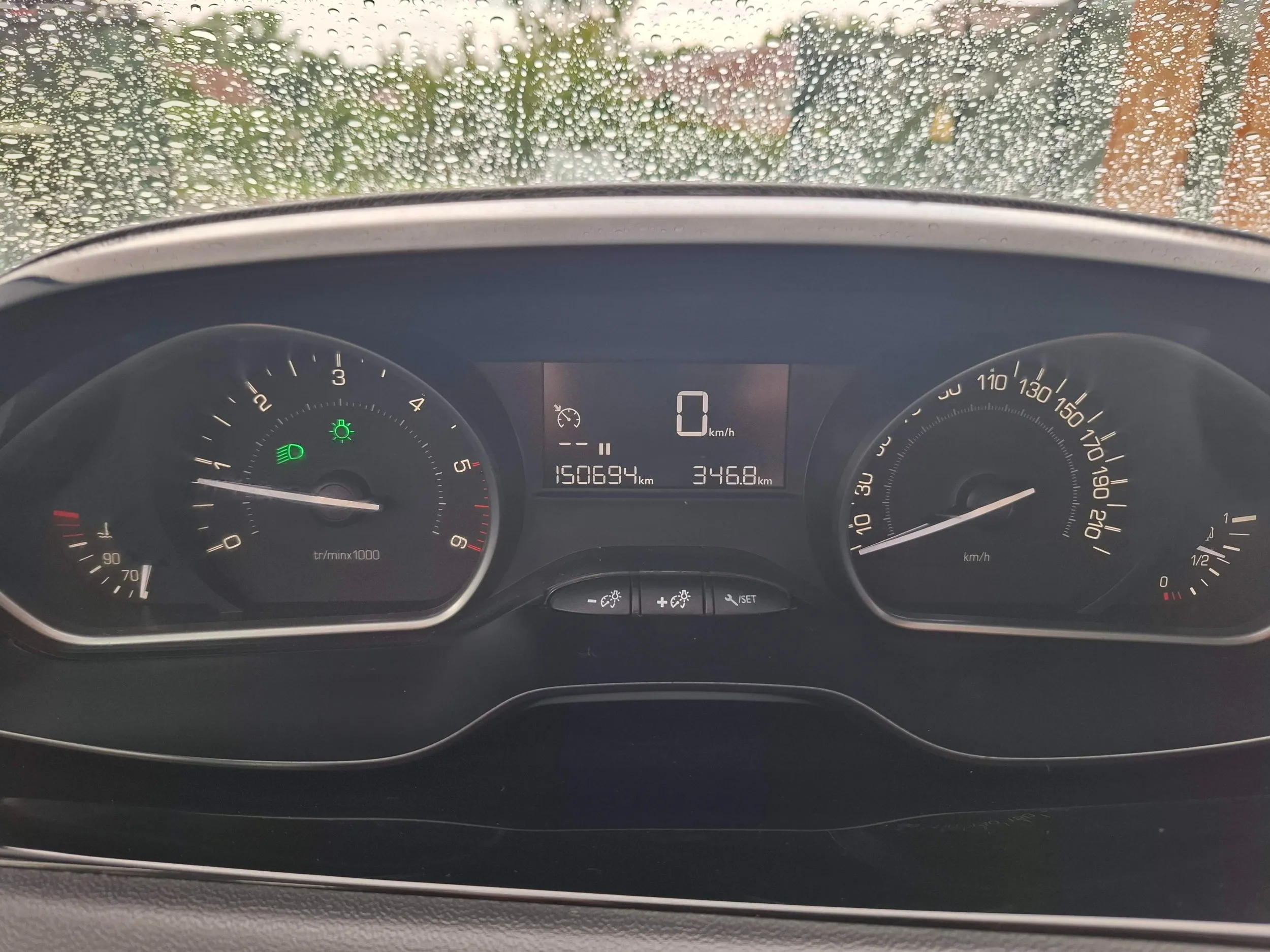 peugeot 208 1.6 bluehdi (2018) reg 4/2027, 150.000 km, bez ulaganja - slika 2