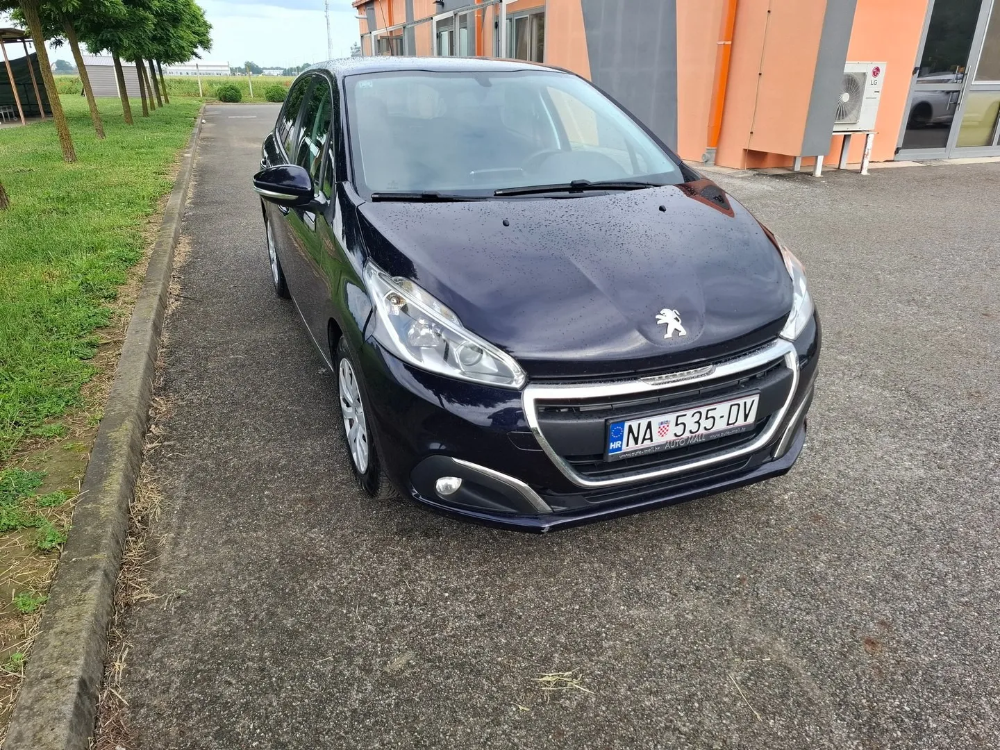 peugeot 208 1.6 bluehdi (2018) reg 4/2027, 150.000 km, bez ulaganja - slika 10