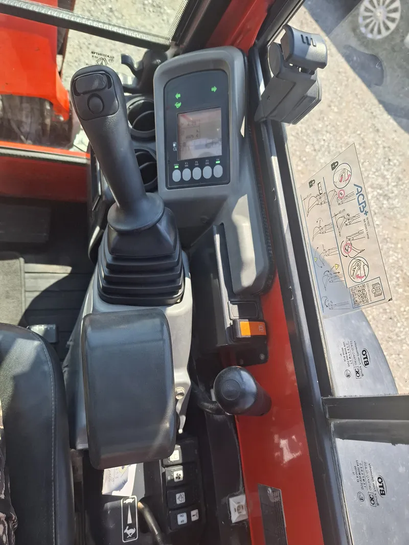 mini bager yanmar vio25-6cr - slika 13