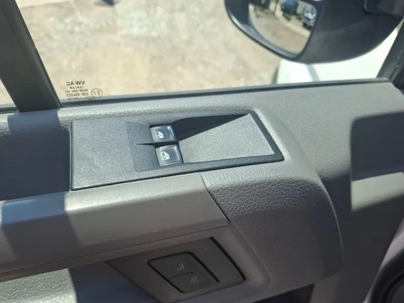 volkswagen crafter 2.0 tdi*140ks*6+1*klima*kuka za vuču* - slika 10