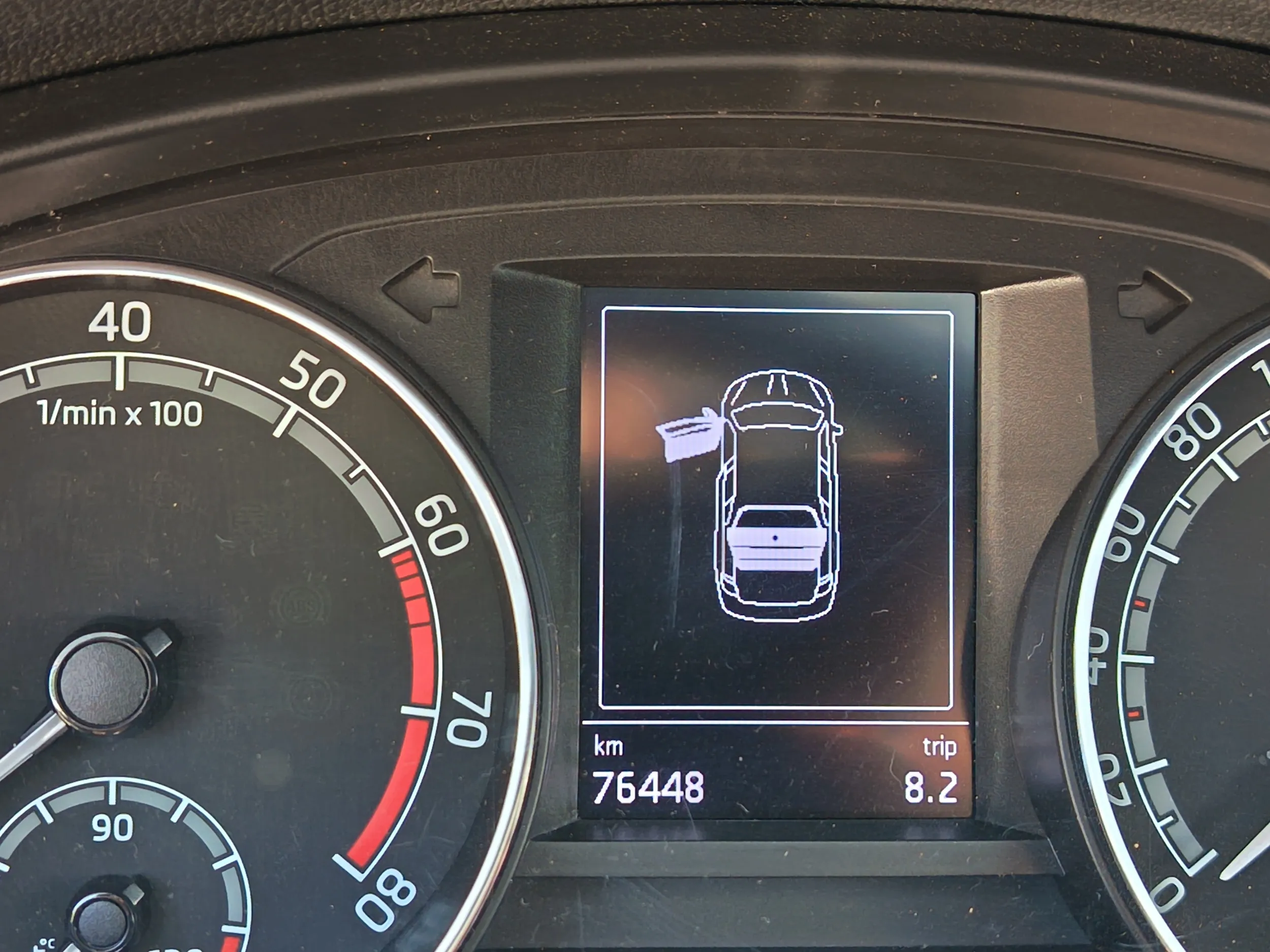 prodajem škodu rapid 2018. godište sa samo 76.500 km! - slika 8