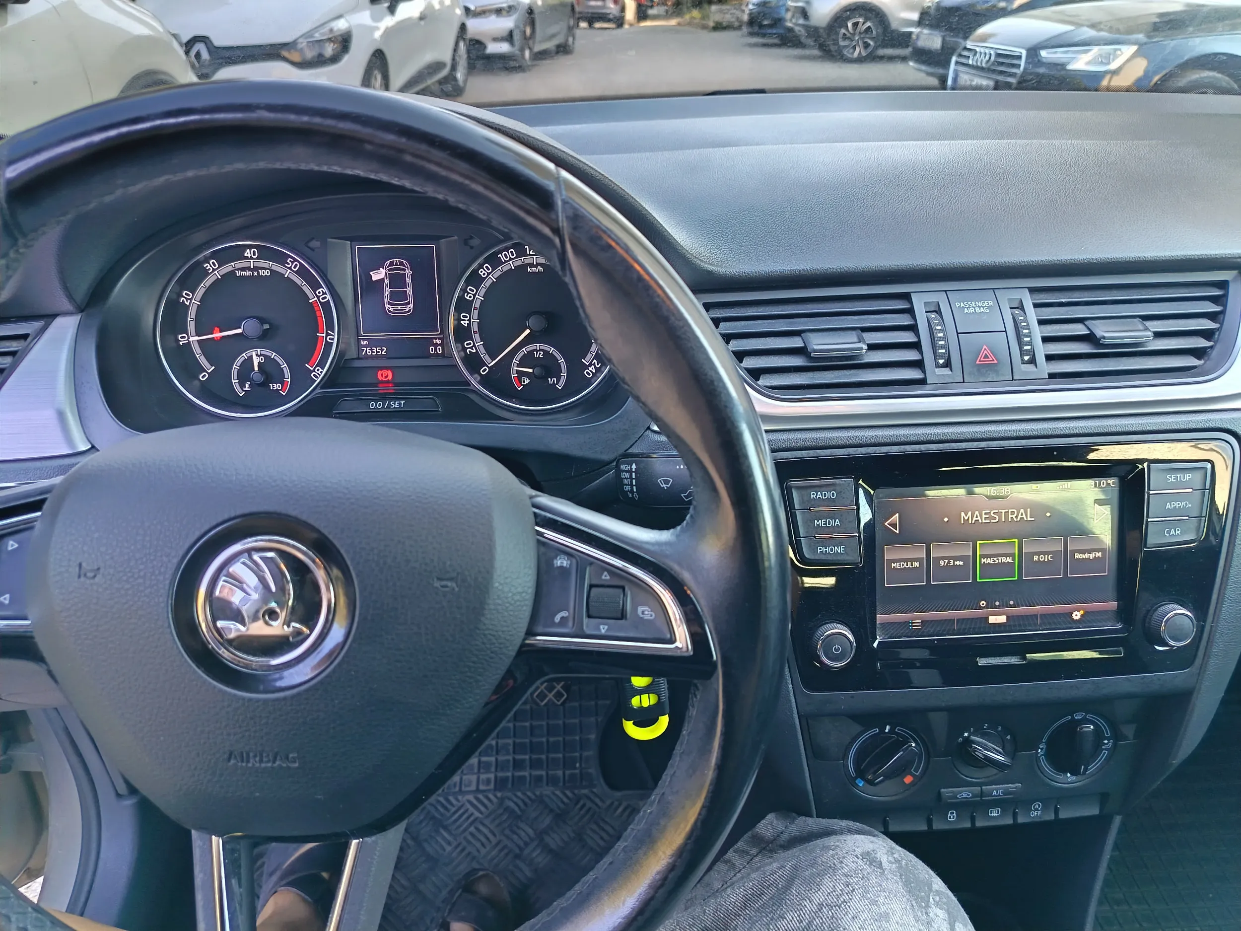 prodajem škodu rapid 2018. godište sa samo 76.500 km! - slika 9