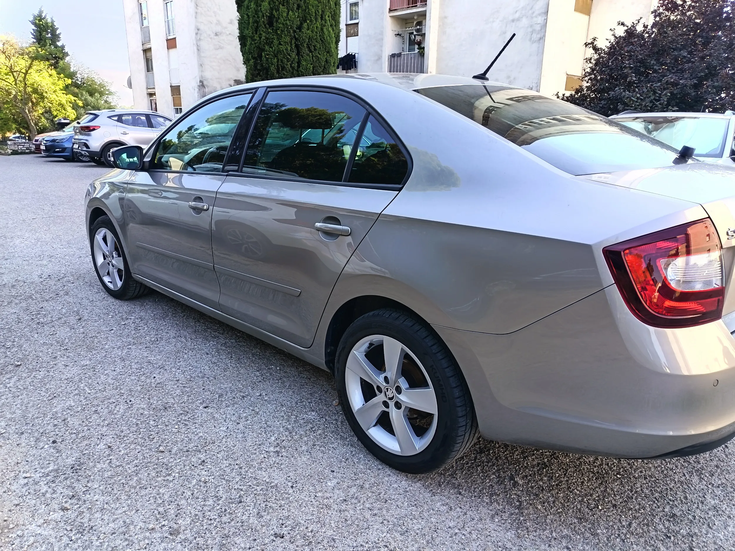 prodajem škodu rapid 2018. godište sa samo 76.500 km! - slika 2