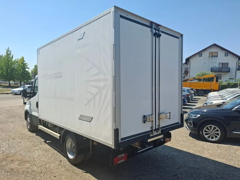 iveco daily 2.3 d*hladnjača*priključak za struju*automatik*klima* - slika 8