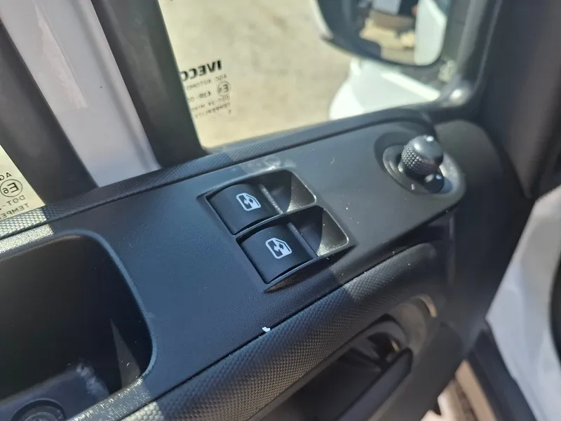 iveco daily 2.3 d*hladnjača*priključak za struju*automatik*klima* - slika 9