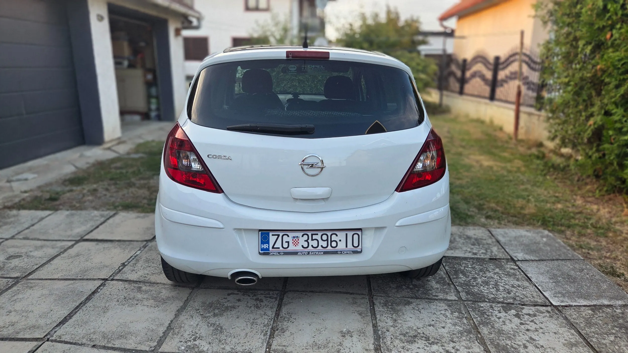 opel corsa, 1.2 63 kw, 2012.g reg. do 2/27 - slika 3