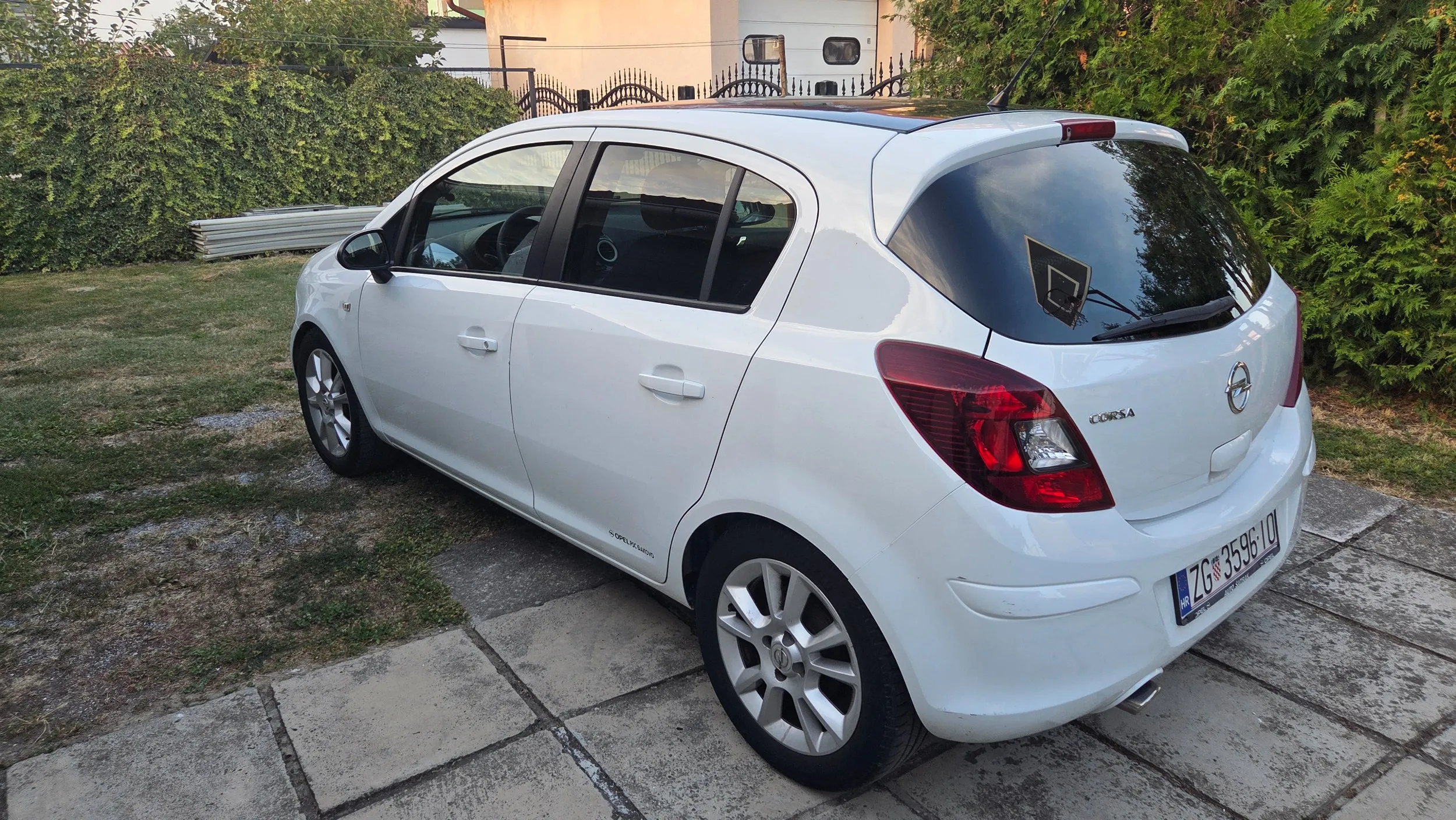 opel corsa, 1.2 63 kw, 2012.g reg. do 2/27 - slika 19