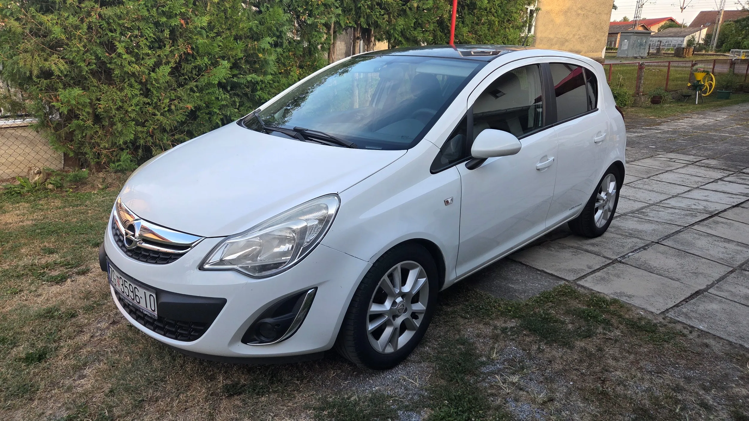 opel corsa, 1.2 63 kw, 2012.g reg. do 2/27 - slika 16