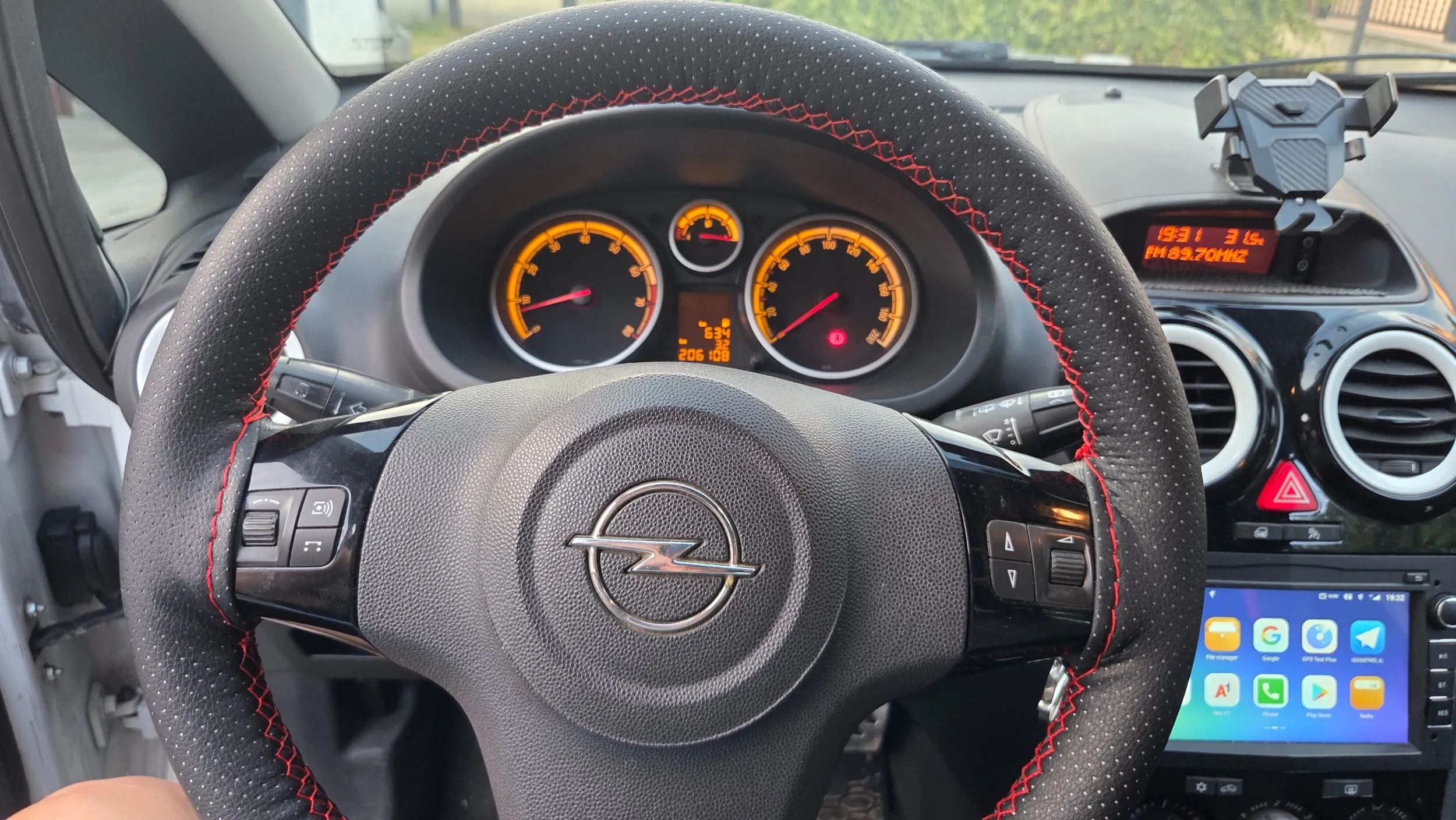 opel corsa, 1.2 63 kw, 2012.g reg. do 2/27 - slika 14