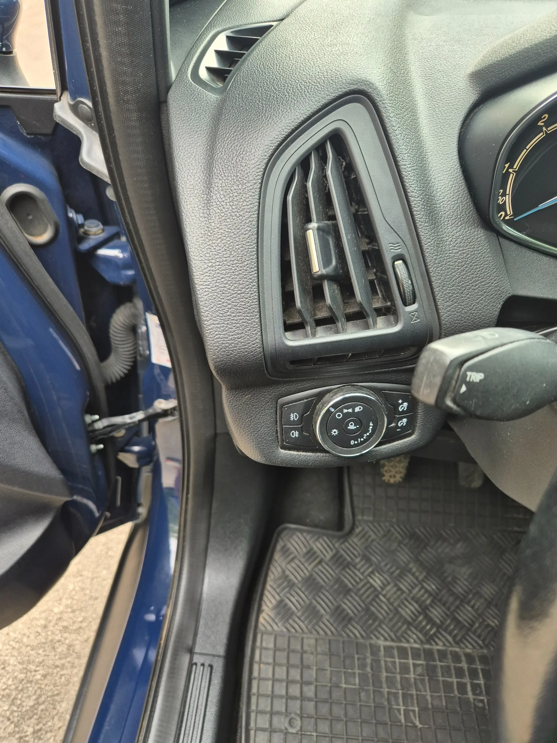 ford b-max 2014. god.1.5 tdci diesel, 55 kw. - slika 9