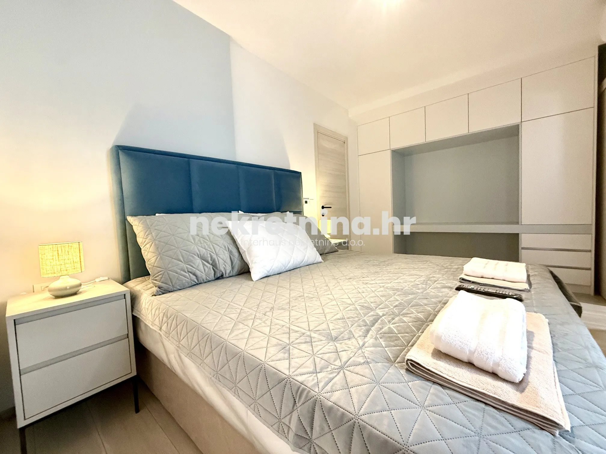 prodaja - trosobni stan: poreč, 105m2 + spremište 30m2, novogradnja - slika 22