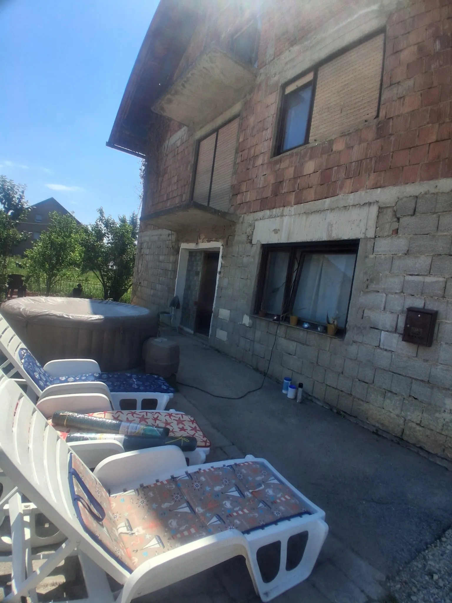 prodajem 2 kuće na parceli od 2300m2 - slika 5